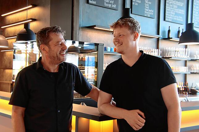Andreas Hägele (links) und sein Sohn Jan Hägele sind zuversichtlich, dass sie mit dem Vitaminmarkt die Wende schaffen.