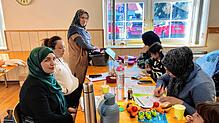 Die Mütter- und Kindergruppe trifft sich wöchentlich in Bräunlingen. Heute dabei sind (von links) Nilap Amiri aus Afghanistan, Nilai ...