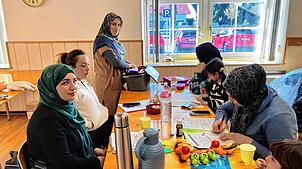 Die Mütter- und Kindergruppe trifft sich wöchentlich in Bräunlingen. Heute dabei sind (von links) Nilap Amiri aus Afghanistan, Nilai ...