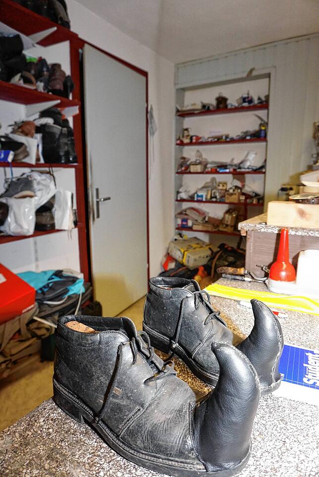 Auch Schnabelschuhe dürfen beim Schuhmacher und eingefleischten Narren nicht fehlen.