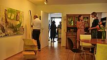 Die Eröffnung der Sommerausstellung in der Galerie Wohlhüter in Thalheim bot sich zum Gespräch mit Künstlern, Galeristen und Gästen an.