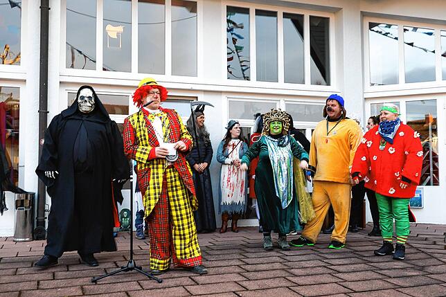 Bild 18: Die besten Bilder vom Rathaussturm in Moos