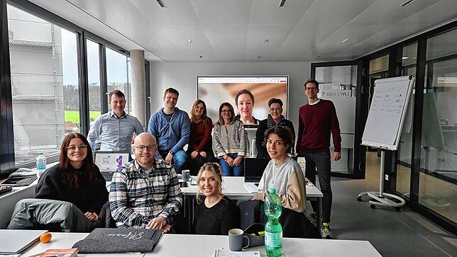 PA-Studenten und Dozenten der FHM Washut. Vorne von links: Jenny Berger, Simon Endres (beide Praxis Haarmann&Kau/Stühlingen), Stefanie ...