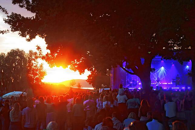 Das Sound Beach Festival im Überlinger Uferpark bot vor allem zum Sonnenuntergang eine tolle Kulisse. An den vier Tagen kamen in diesem ...