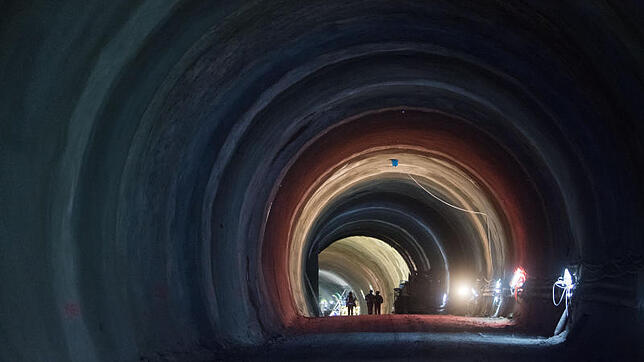Bauarbeiter im Tunnel Bad Cannstatt, der im Rahmen von Stuttgart 21 gebaut wird. 60 Prozent der Tunnel des Milliardenprojekts sind ...
