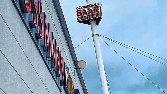 Welches neue Logo wohl bald an der langen Wand des Schwarzwald-Baar-Centers angebracht wird? Nach Angaben von Eigentümer Berlinovo ...