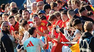 Spaniens Fußballer ließen während ihrer Zeit in Donaueschingen Fanherzen höher schlagen und gaben bei einem öffentlichen Training in ...