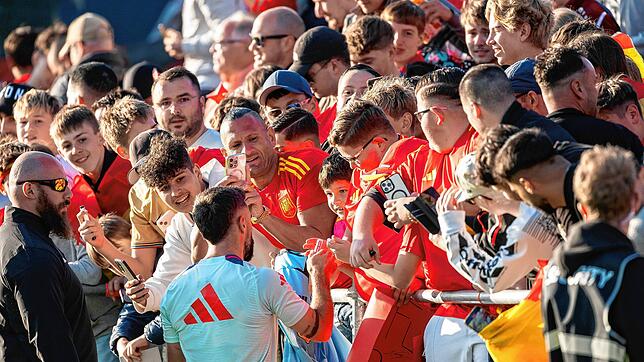 Spaniens Fußballer ließen während ihrer Zeit in Donaueschingen Fanherzen höher schlagen und gaben bei einem öffentlichen Training in ...