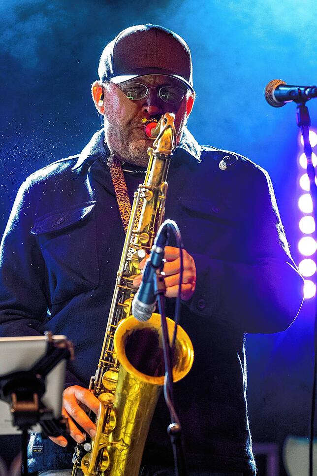 Saxophonist Volker Balser bringt das Publikum zum Grooven.