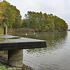 Der Steg des Technischen Hilfswerks hinter dem Bodenseereiter soll bei der Ausweisung eines Feriendorfs im Streuhau (im Hintergrund) ...