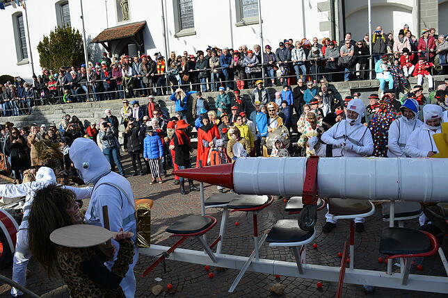 Bild 15: Bilder-Story: Rathaussturm und Narrenbaumsetzen der historischen Narrenzunft Markdorf