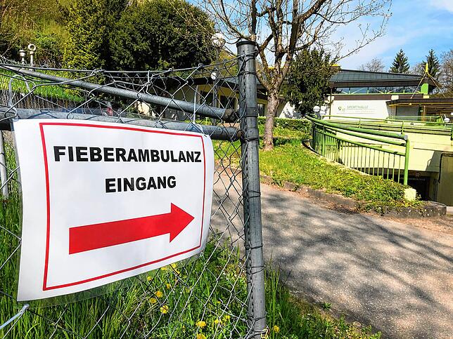In der Waldshuter Chilbisporthalle ist seit 30. März die einzige Fieberambulanz des Landkreises Waldshut untergebracht, in der sich ...