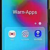 Für Android- und Apple-Geräte gibt es verschiedene Warn-Apps, die Nutzer bei Gefahr alarmieren.