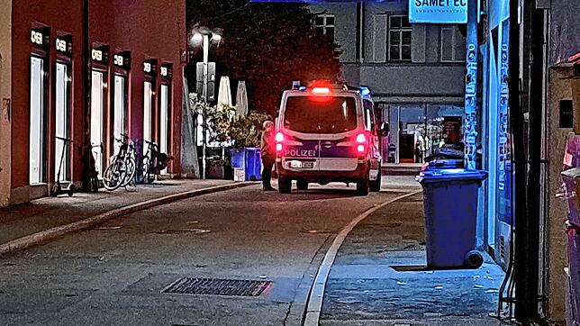 Bange Stunden in der Innenstadt: Es sind kaum Menschen auf der Straße in dieser Nacht. Die Nachricht von einer möglichen Gefährdungslage ...