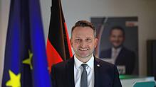 Bundestagsabgeordneter Volker Mayer-Lay (CDU) in seinem Wahlkreisbüro in Friedrichshafen.