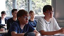 Jacob Frank, 16, und Nikita Telepen, 17, in der 11. Klasse des Technischen Gymnasiums der Gewerblichen Schulen in Waldshut. Zum ...
