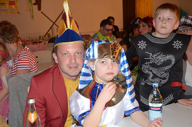 Bild 4: Bilder zur Schülerbefreiung und zum Kinderball in Markdorf