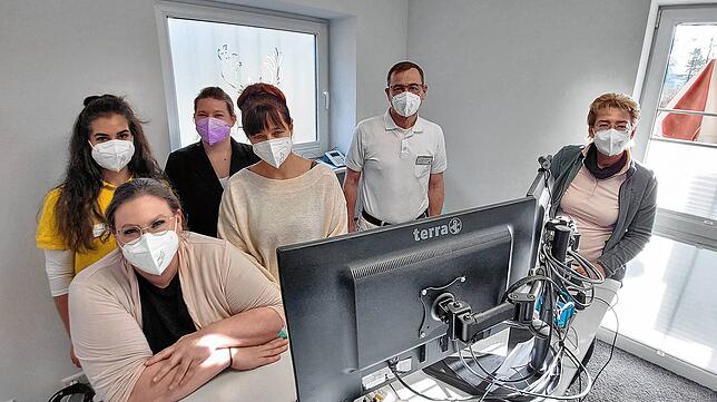 Das Waldeck-Team kümmert sich normalerweise um Hotel und Klinik-Gäste. Aber auch im neuen Impfzentrum funktioniert die eingespielte ...