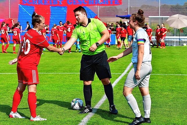 Bild 12: SV Niederhof steigt nach 3:2-Sieg bei der SG Ebnet in die Verbandsliga auf &ndash; und wir haben Bilder!
