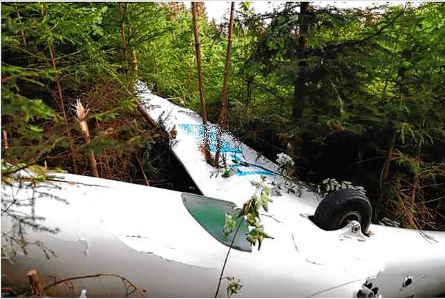 So wurde das Wrack des Segelflugzeugs in einem Wald neben dem Flugplatz Klippeneck gefunden.