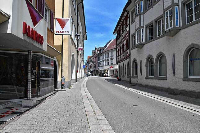 Der alte Marco ist schon lange keiner mehr. Dort ist ein Trödelladen drin, aber das Haus steht zum Verkauf.
