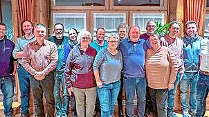 Sie setzen sich für einen Erhalt des Schwimmis ein: Michael Schwörer (hinten, von links), Thomas Lesar, Karsten Schober, Monika Kleiser, ...