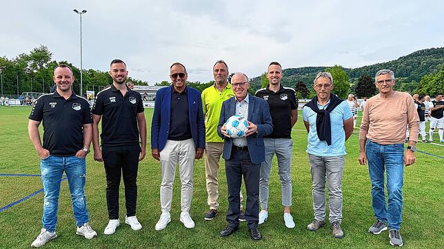 Bei der Eröffnung (von links): Tim Frey (Vorstand), Manuel Roder (Beisitzer), Uwe Klefenz und Markus Granacher (Förderverein SV ...