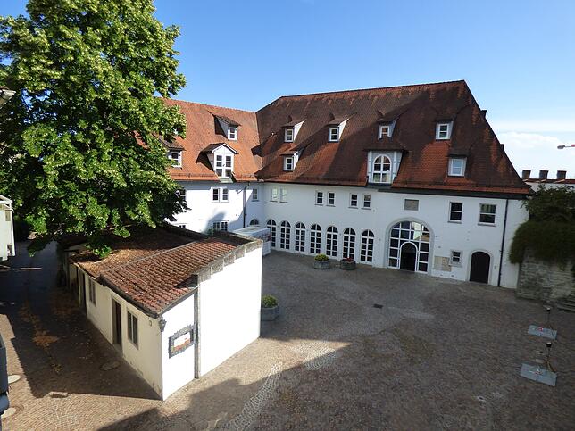 Die Schlossscheuer, so die Initiativgruppe, könnte renoviert und dort wieder eine Gastronomie betrieben werden. Ursprüngliche Wohnungen ...