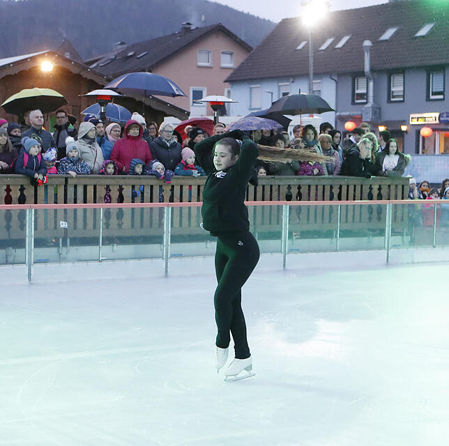 Bild 13: Alle Bilder zum Start der Blumberger Eisbahn