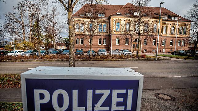 Ein 57-Jähriger soll einen 47-Jährigen in Pfullendorf mit dem Messer in die Brust gestochen haben. Der Tatverdächtige, der seither in ...