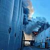 Ein Teil der Kunststofffabrik in Lenzburg im Kanton Aargau steht am 27. Juni in Flammen.