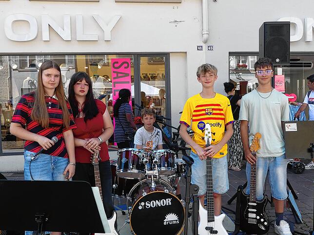 Die Newcomer-Band The Psychedelics sorgte für musikalische Unterhaltung am Familiensamstag.