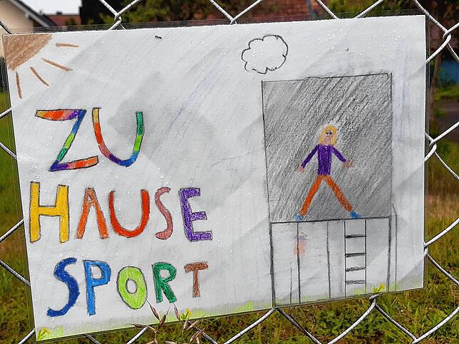 „Zu Hause Sport“: Auf dem Trampolin darf auch in Corona-Zeiten gesprungen werden.