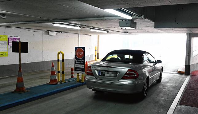 Aus der Tiefgarage am Heinrich-Weber-Platz kann man seit Februar ohne Schranke ausfahren – aber nicht ohne zu bezahlen. Die Kennzeichen ...