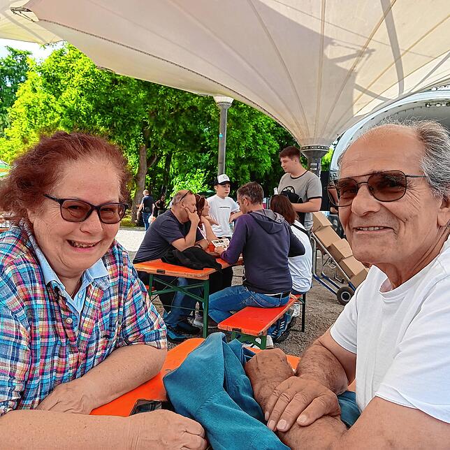 Elke Stock und Arno Thoma kennen keine der Bands. „Ich schaue einfach spontan, ob es mir gefällt oder nicht“, meint Thoma.