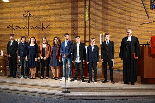 Evangelische Kirche in Ludwigshafen: Konfirmiert wurden Samuel Ebert, Phileas Fischer, Liam Frank, Johanna Happle, Sina Müller, Marian ...
