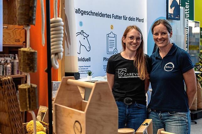Isabelle Knaus und Melanie Beckmann setzen sich für Nachhaltigkeit im Reitsport ein.