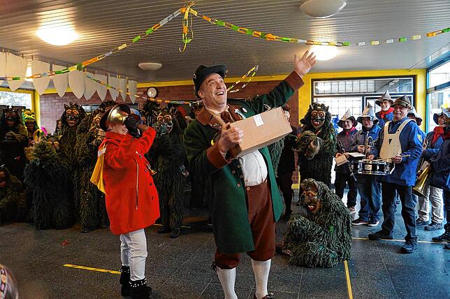 Bild 18: Schülerbefreiung & Rathaussturm in Stetten: Fasnacht-Spektakel in eindrucksvollen Bildern!