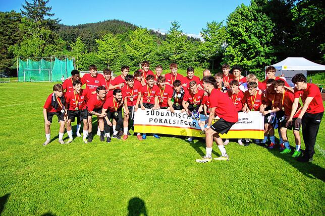 Bild 7: Triumph im SBFV-Pokal für die B-Jugend des FC 08 Villingen: Das sind unsere Bilder!