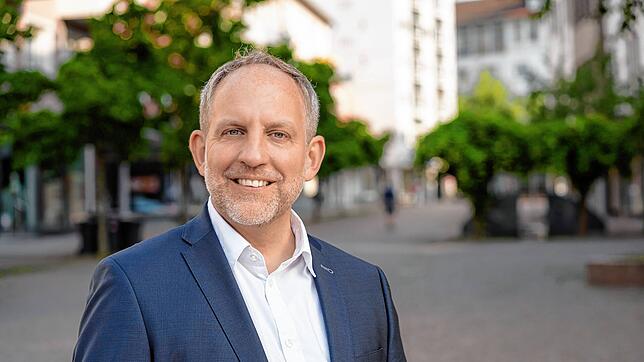 Friedrichshafens Oberbürgermeister Simon Blümcke fordert mit 14 anderen Oberbürgermeistern deutscher Autostädte von der EU-Kommission ...