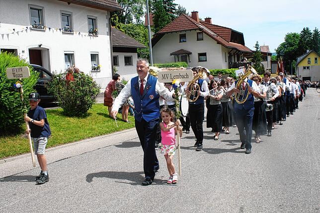 Bild 20: Bilder vom Bezirksmusikfest mit Umzug in Lausheim