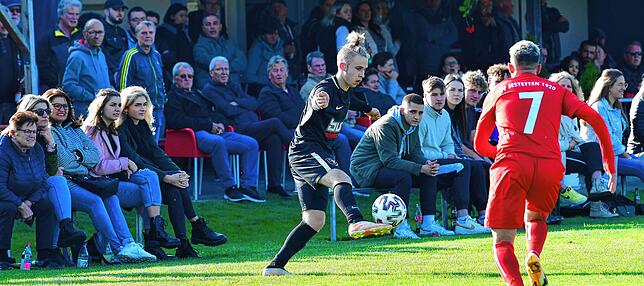 Bild 3: SV Buch siegt mit 2:0 beim enttäuschend auftretenden SV Jestetten &ndash; und wir haben die Bilder!