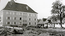 1974: Mit dem Abschluss der Umbauarbeiten des Schlosses zum Rathaus stand für das Ortsparlament mit Vertretern aus allen Teilorten und ...