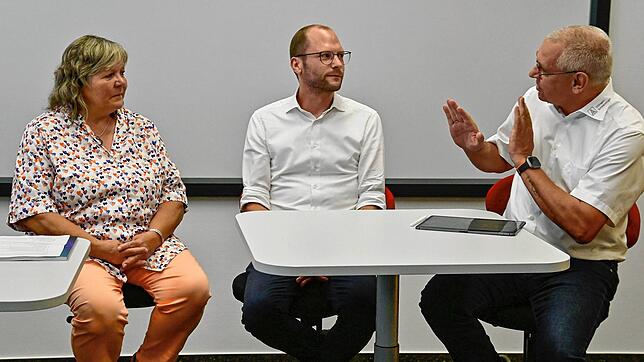 Eine angeregte Diskussionsrunde zum Thema Transformation Automobilität fand im Technologiezentrum in St. Georgen statt. Von links ...