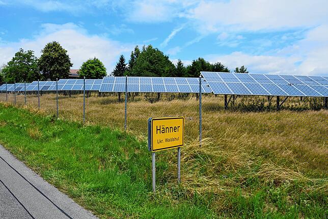 Auch über die rechtlichen Voraussetzungen für den Bau einer Freiflächen-PV-Anlage auf dem Hoheneck wurde im Rickenbacher Bürgerentscheid ...