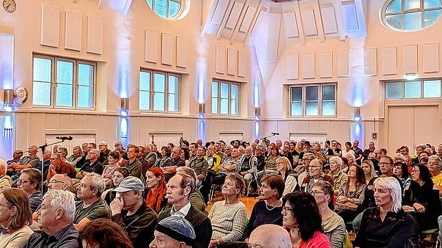 Groß ist das Interesse am Vortrag zur Energiepolitik in der Furtwanger Festhalle. Foto: BI