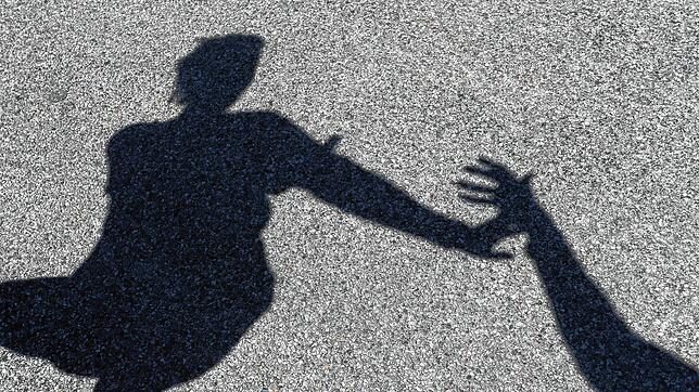 (Symbolbild) Der noch unbekannte Täter hatte schon vor dem Übergriff am Seerhein Frauen im Paradies belästigt.