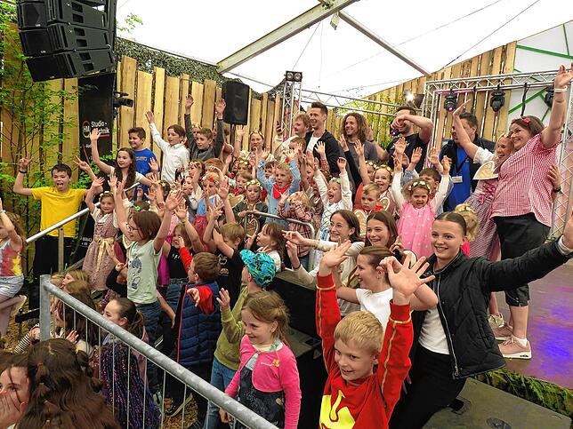 Bild 19: Festzumzug als Höhepunkt des viertägigen Jubiläumsfestes der Harmonie Gutmadingen