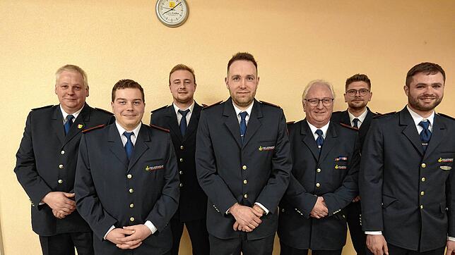 Der neue Vorstand der Feuerwehrabteilung Engelschwand (von links): Michael Fehrenbach (Besitzer), Alexander Abend (Schriftführer), Simon ...