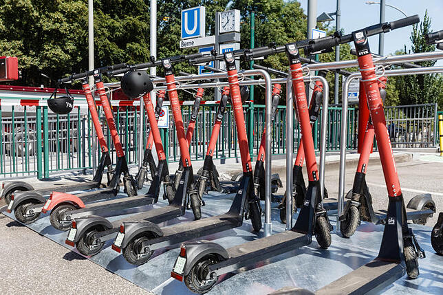 Viele Tretroller